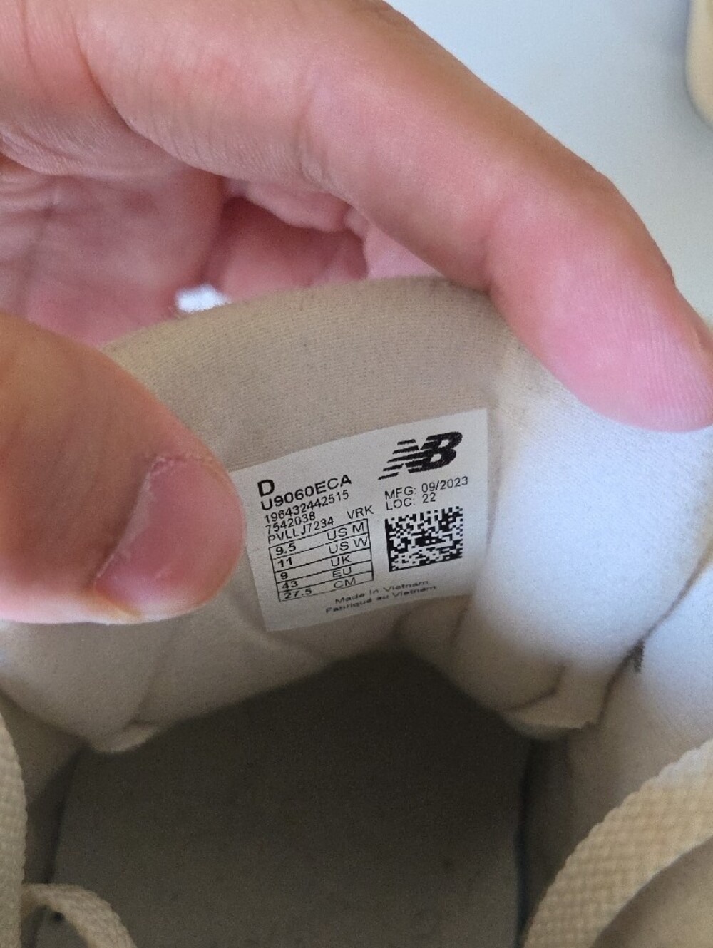New Balance 9060 Men's Sneakers in Cream and Gray - Picture 4 of 6